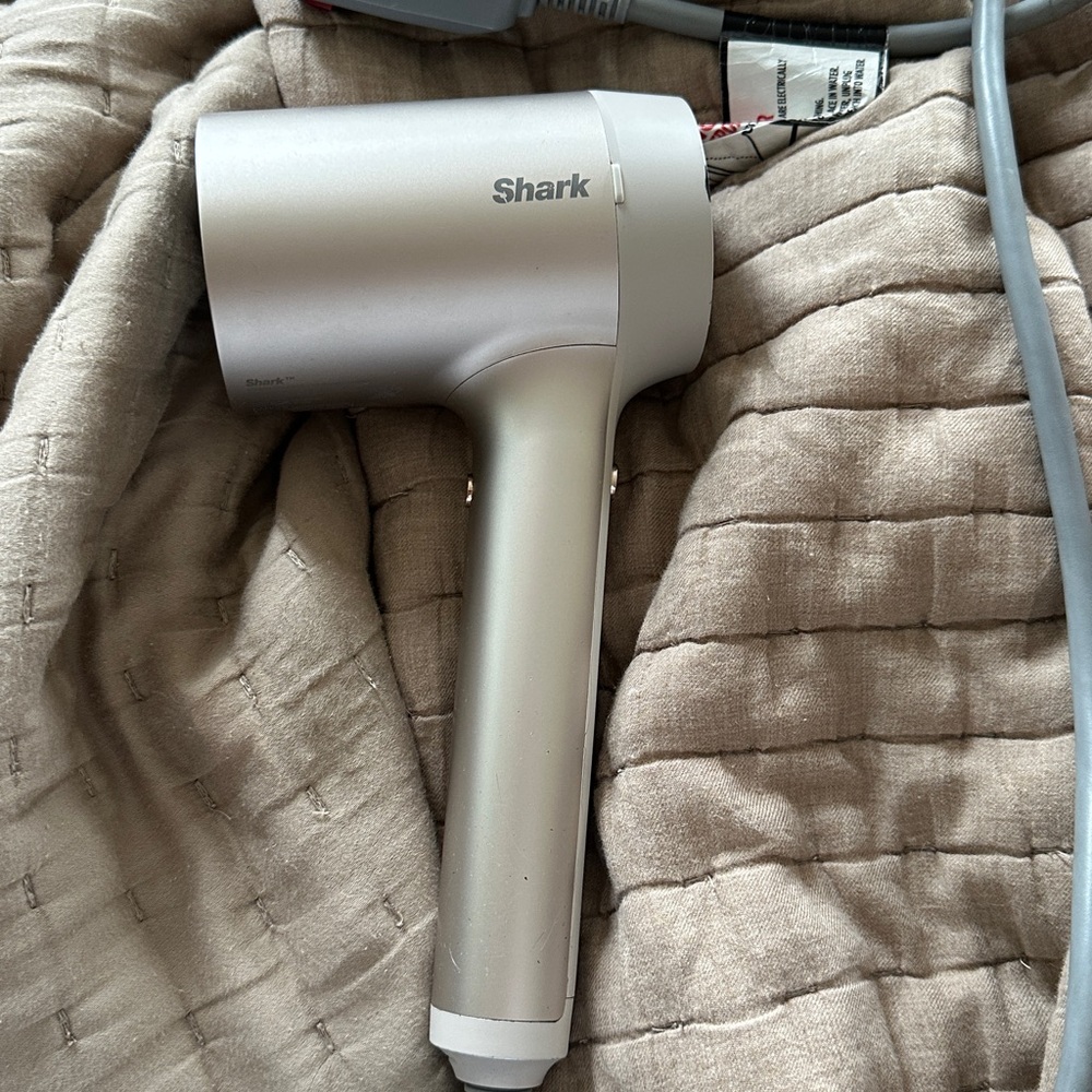 Shark hyper air blow dryer